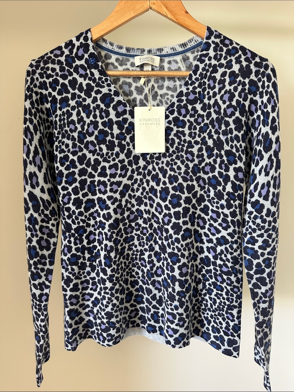 NWT Kinross Cashmere Blue Sky Multi Leopard V-Neck Long-Sleeve Top